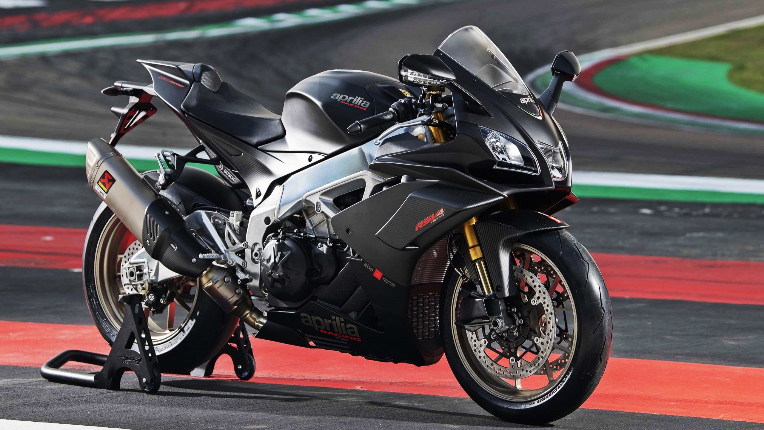 战斗不息:球场上的角逐激烈异常,酣畅淋漓,战斗不息的近义词