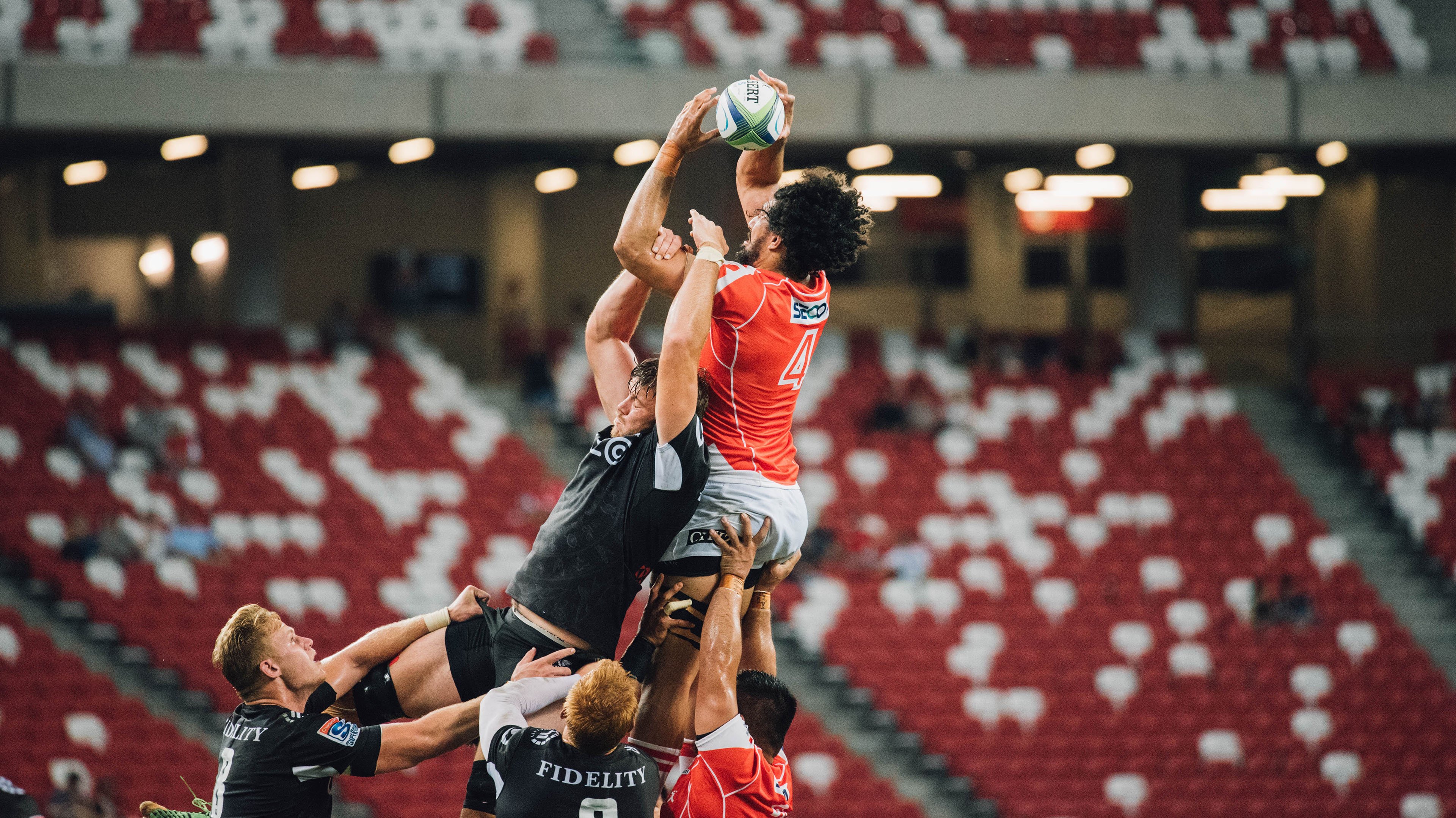 _天空漂浮、地面滑行：创新运动玩法_，天空中漂浮的城市